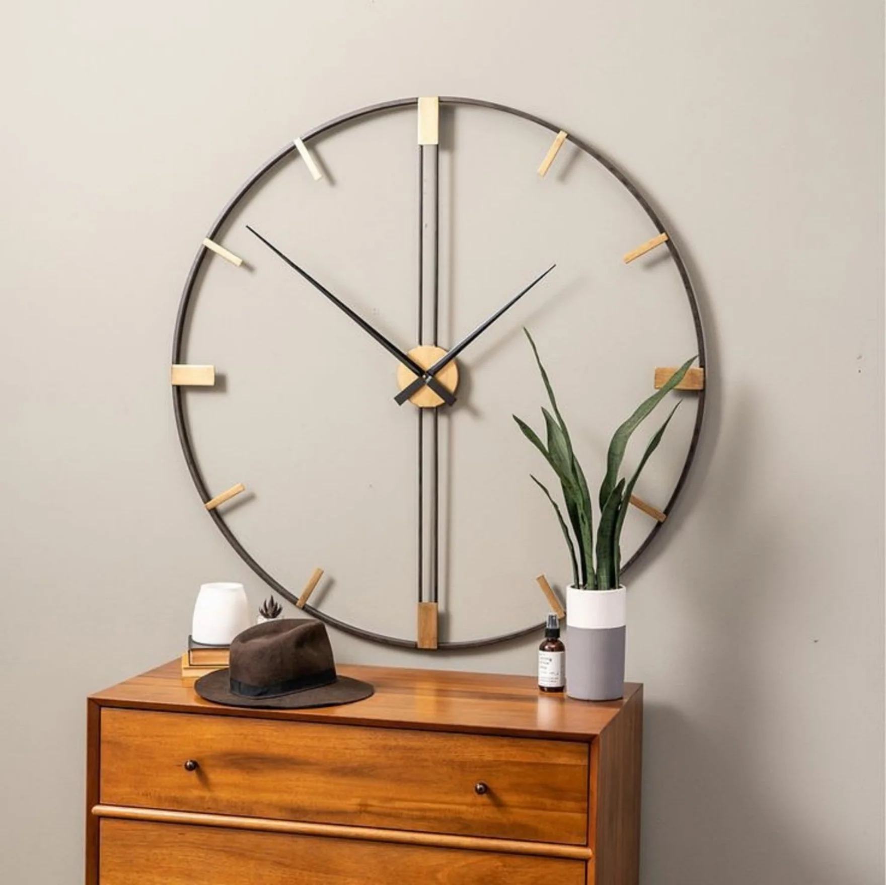 Sleek Gold Wall Clock – Regasion